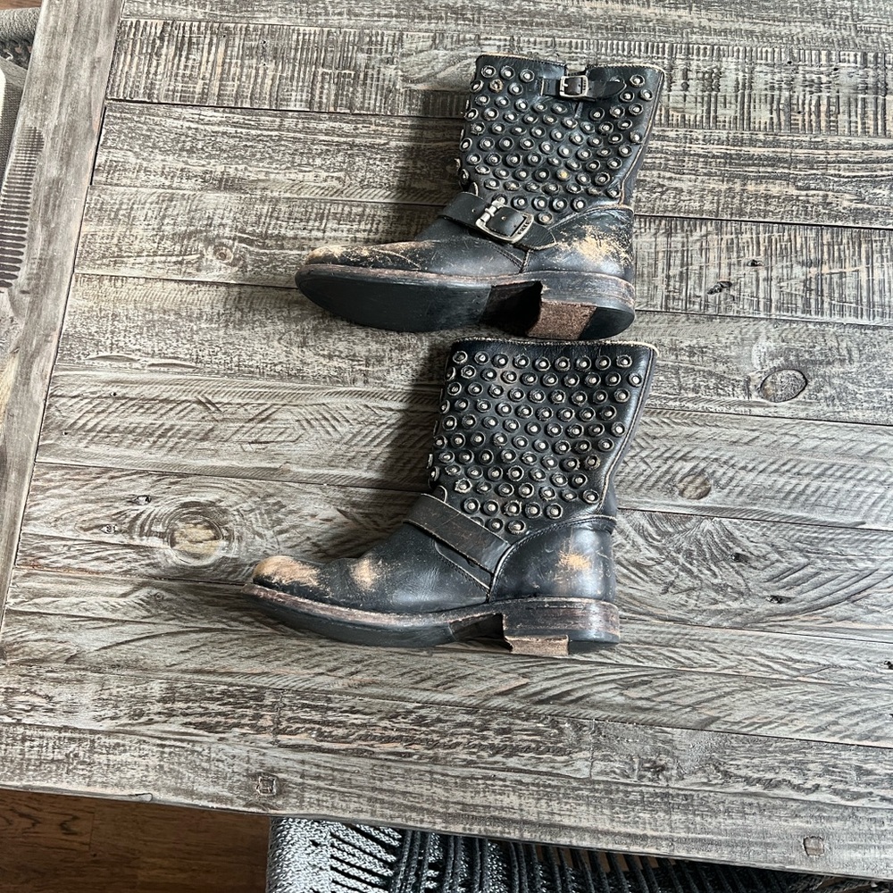 Frye Black Leather Boots with Silver Studs distressed some all over wear size 8 - Picture 16 of 16